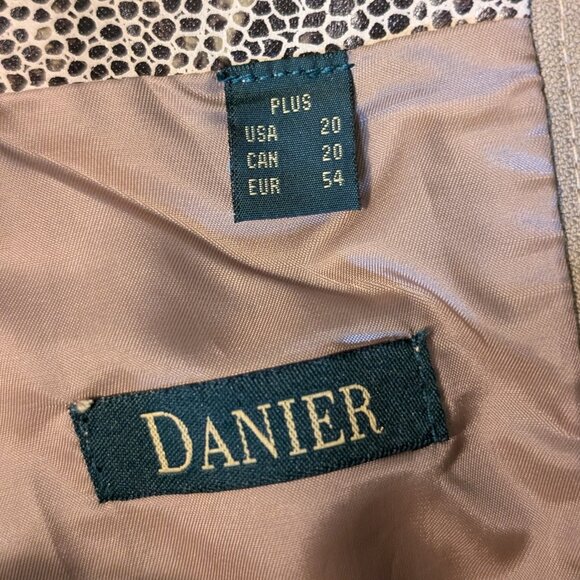 Plus size pencil skirt - Danier snakeskin print leather - Picture 9 of 10